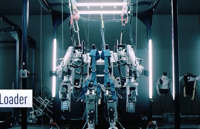 Panasonic Mengeluarkan Robot Mirip Iron Man 