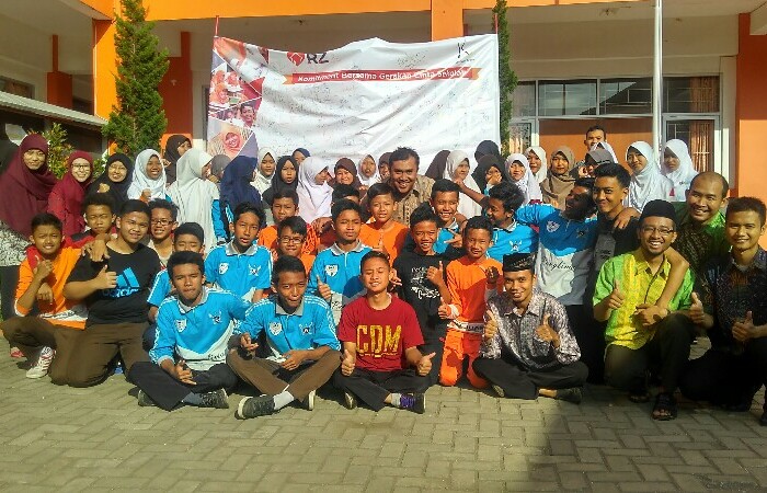Peluncuran kegiatan &quot;Gerakan Cinta Sekolah&quot; Smp Juara Bandung 