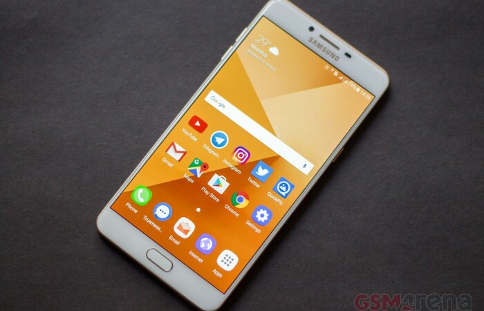 Review Samsung Galaxy C9 Pro, SI RAM 6GB Berbalut Logam Kokoh