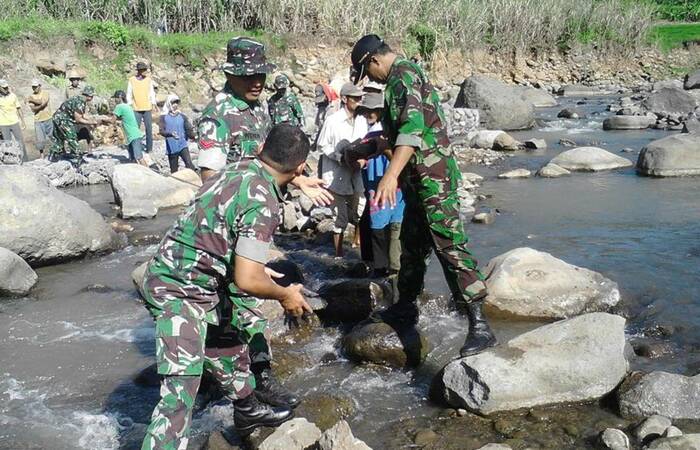 Karya Bakti Pengalihan Aliran Sungai Di Tengah Ibadah Puasa