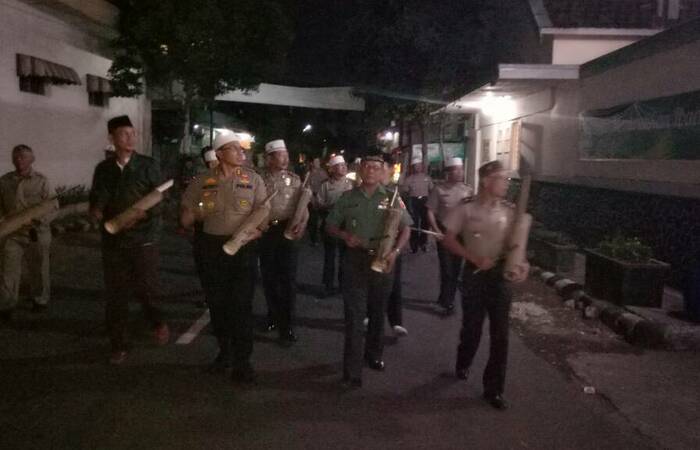 Sahur On The Street Bersama TNI Polri Dan Linmas