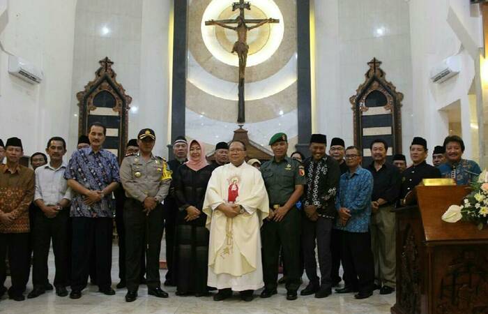 Semangat Kebersamaan Pada Kemeriahan Malam Natal