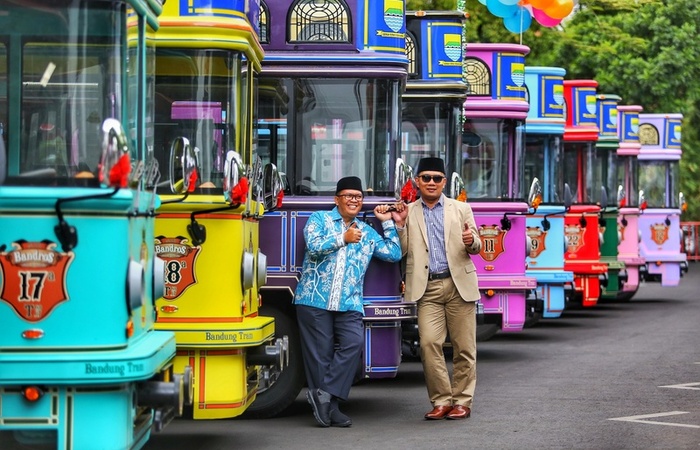12 Unit Bus Bandros Baru Siap Layani Wisata di Kota Bandung