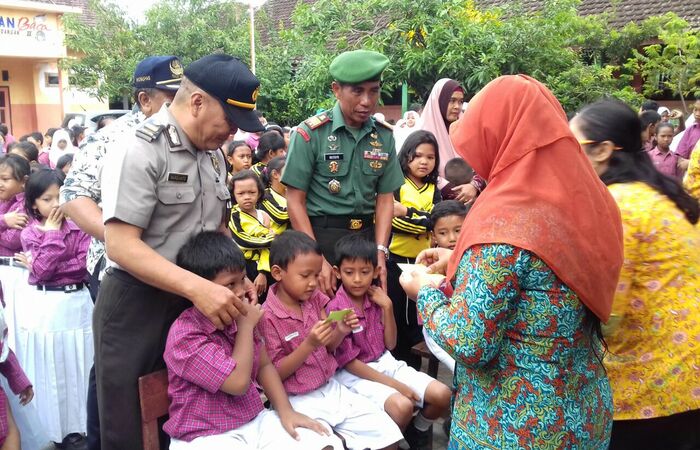 Kebersamaan TNI Polri Dalam ORI Difteri Secara Serentak