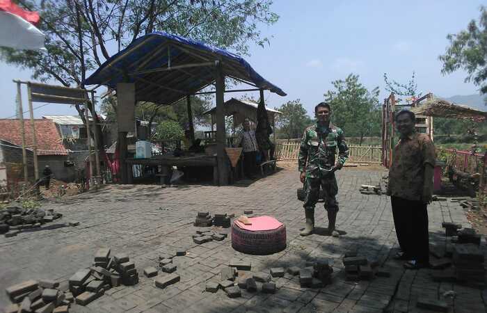  Kepala Desa Dayeuhkolot Bersinergi Dengan Satgas Citarum Harum Sektor 7 membuat Taman Rindu
