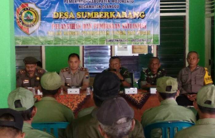 Puluhan Anggota Satlinmas Sumberkarang Mendapat Pelatihan Dari Koramil Dlanggu