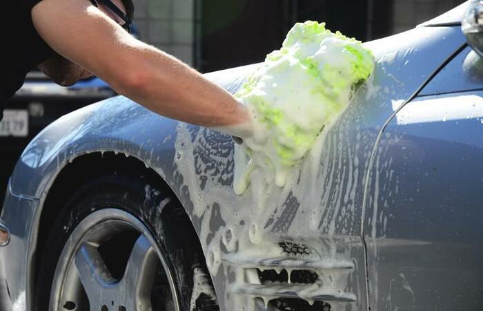 Hindari Kesalahan Ini Saat Sedang Mencuci Mobil