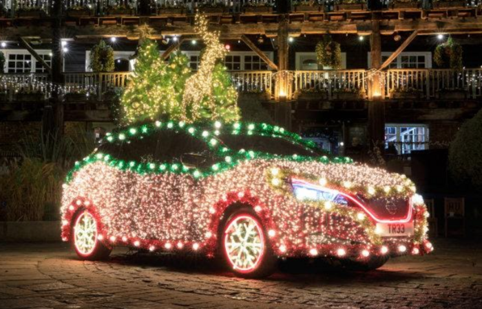 Wah Keren, Mobil Listrik dari Nissan Ini Disulap Jadi Pohon Natal