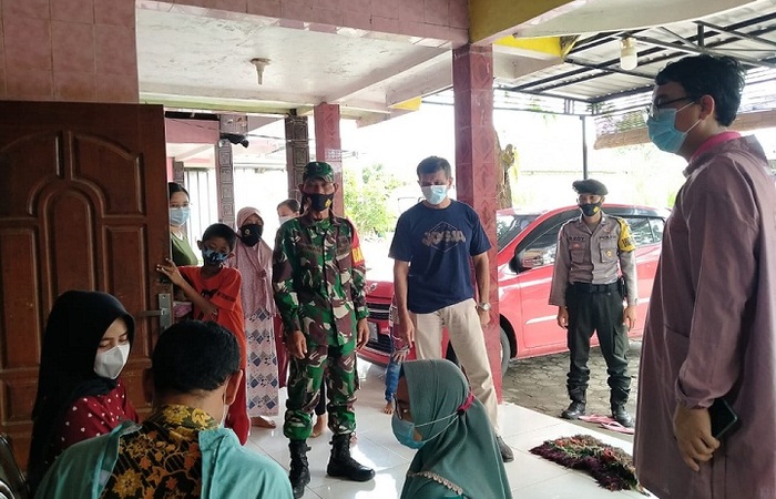 TNI-Polri-Nakes Lakukan Tracing Kontak Erat Pasien Positif Covid-19 Di Dawar Mojokerto