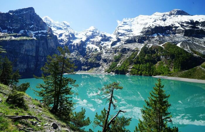 Danau Terindah di Swiss Dengan Pemandangan yang Memukau 