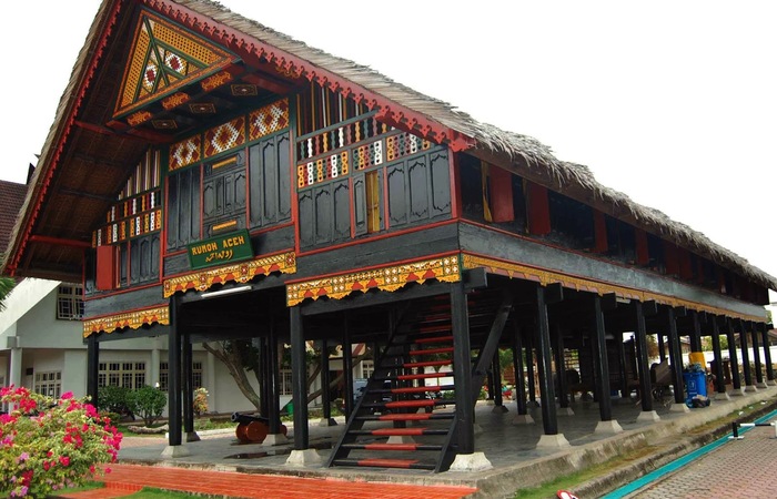 Rumah Adat Aceh, Filosofi Didalamnya, dan Ragam Jenisnya