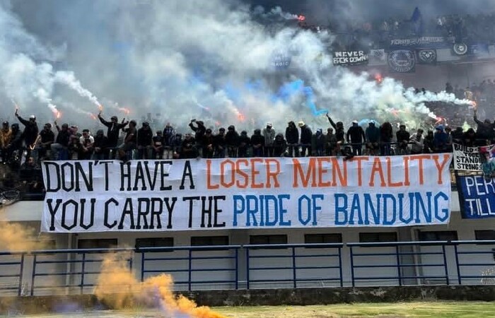 Jelang Laga Persib vs Persija, Bobotoh berikan suntikan Motivasi Bagi Para pemain di stadion Gelora Bandung Lautan Api